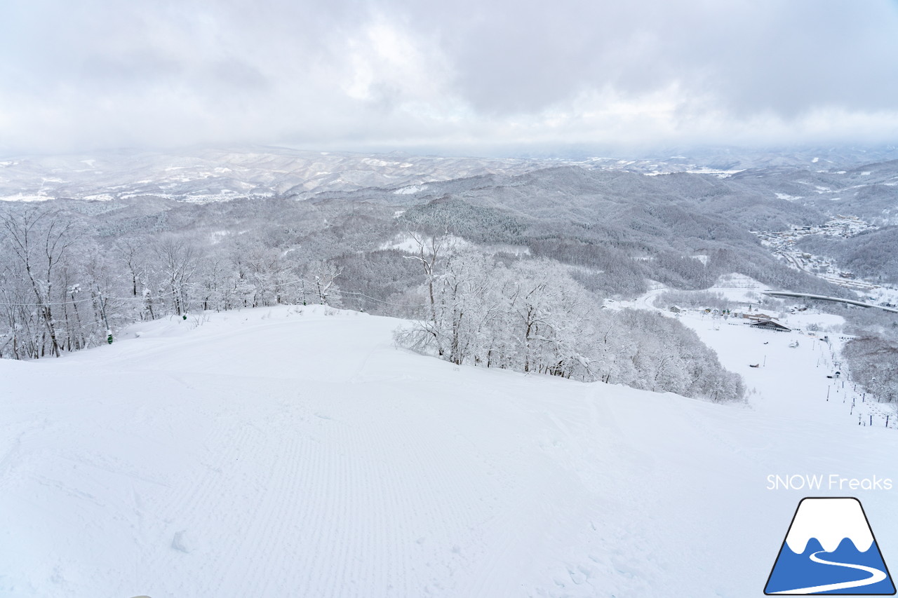 かもい岳国際スキー場｜今季の降雪量は、道内トップクラス！クリスマスイブのレポートは、積雪たっぷりの『かもい岳』(^^)v